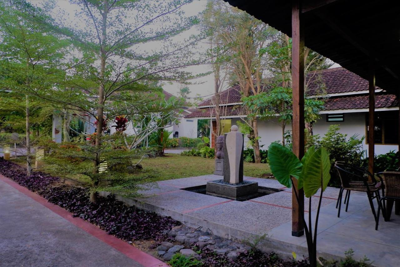 Hotel Minak Jinggo Banyuwangi  Extérieur photo